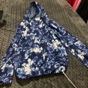 Blue tie dye wind breaker size medium never worn